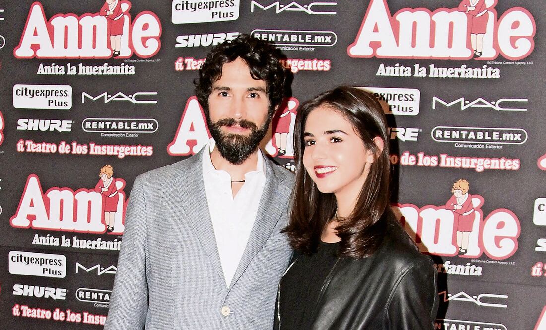 Benny y su hija María acudieron al aniversario de la obra musical Annie (CARLOS MEJÍA. EL UNIVERSAL)