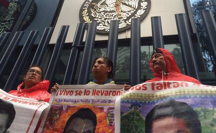 Padres de los 43 rechazan propuesta del gobierno federal