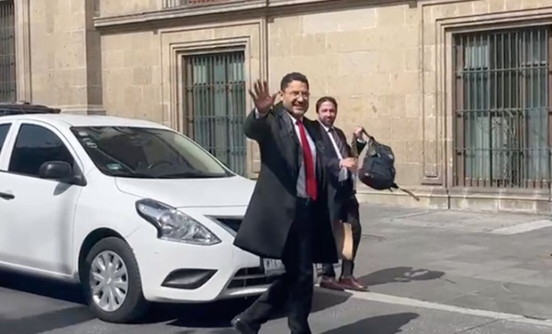 “Todo bien, todo bien, todo en orden”, respondió antes de ingresar al recinto histórico y reunirse con el Mandatario federal. Foto: Especial