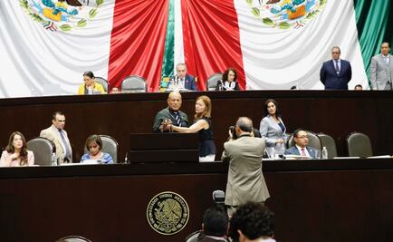 Diputado con discapacidad visual sube a tribuna; critica VI Informe de Gobierno