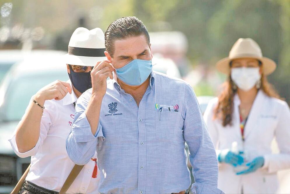 El gobernador Silvano Aureoles destacó que su administración hizo un esfuerzo extraordinario para aumentar el sueldo en 60% a personal médico. Foto: Especial