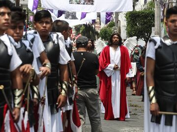 Termina recorrido de Pasión de Cristo por 8 barrios de Iztapalapa