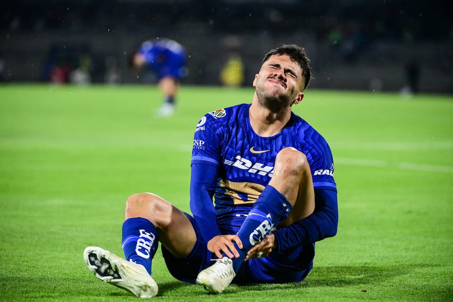 Alan Medina sale lesionado, durante la fase regular del torneo Clausura 2026 con Pumas - Foto: Imago7