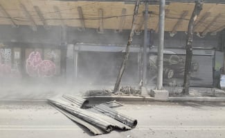 Colapsa estructura de edificio en inmediaciones del Metro San Antonio Abad; la zona ya fue acordonada 