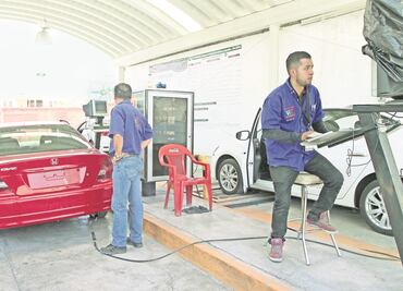 Elevan costo de verificación vehicular en CDMX