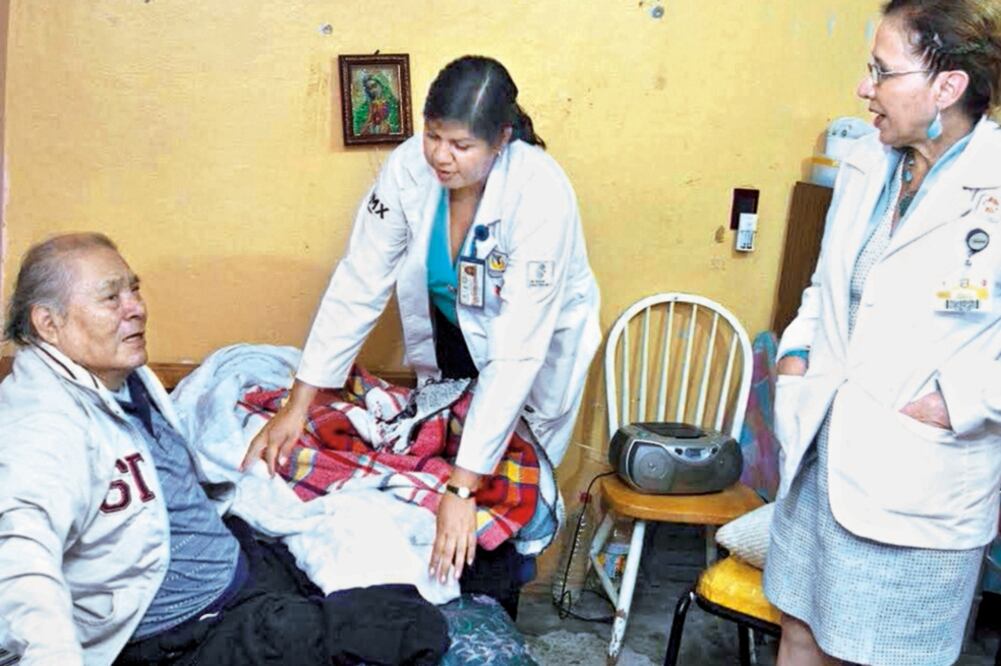 La falta de acceso a servicios de salud es una de las carencias que más se redujo entre 2010 y 2015 (ARCHIVO EL UNIVERSAL)