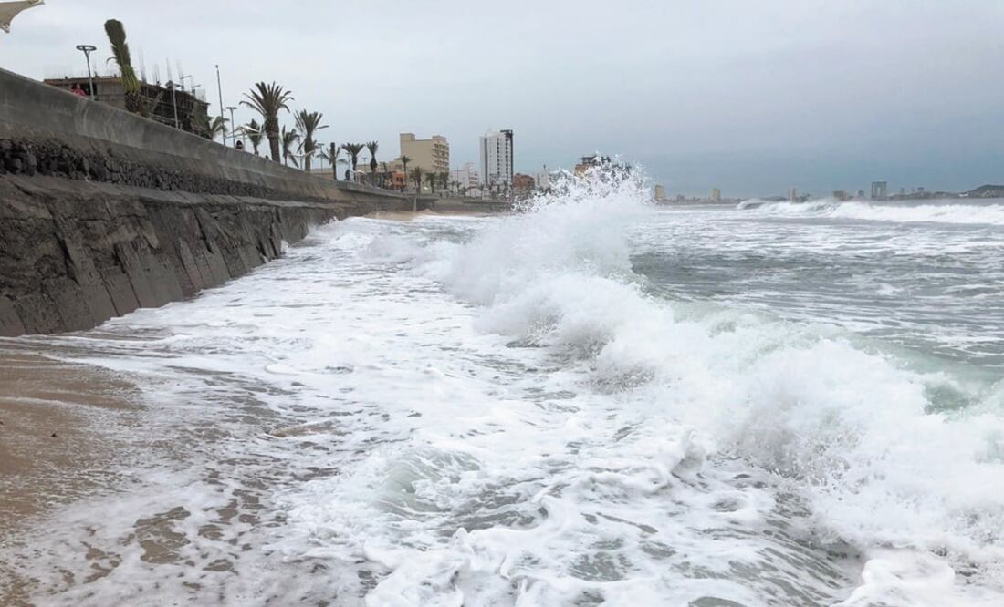 Oleaje alto registrado en Mazatlán Sinaloa antes de la llegada del huracán Willa en 2018 – Foto: Daniel Slim/AFP