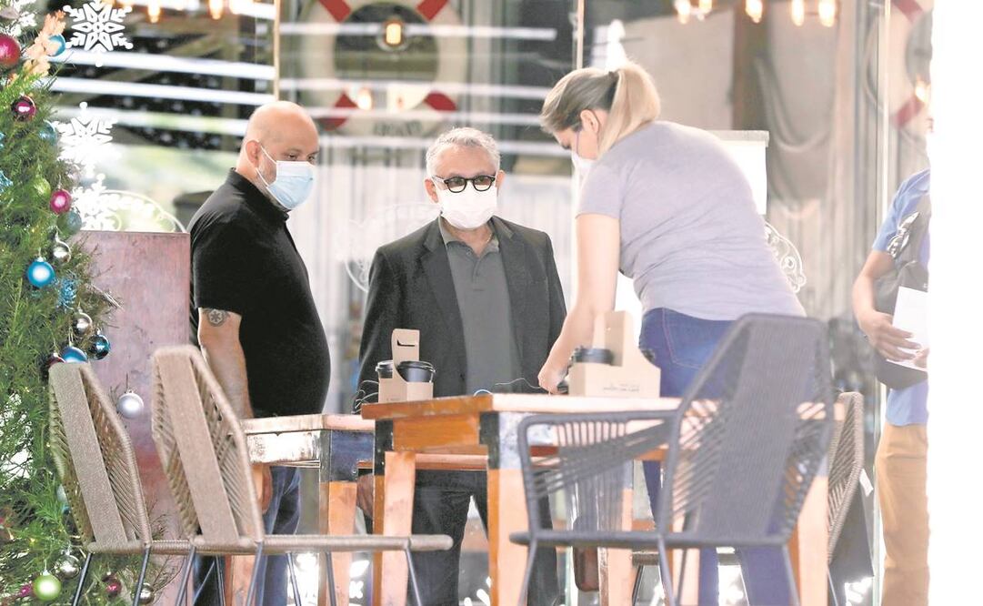 Un total de 13 empleados del bar Distrito 5 fueron acusados de encubrimiento. En la gráfica, el fiscal supervisa las diligencias. Foto: Archivo/ EL UNIVERSAL.