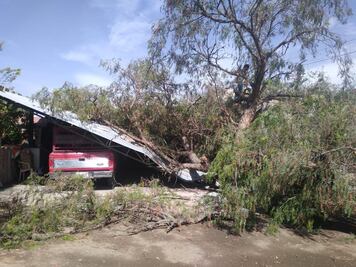 Fuertes vientos dejan un muerto y destrozos en Hidalgo