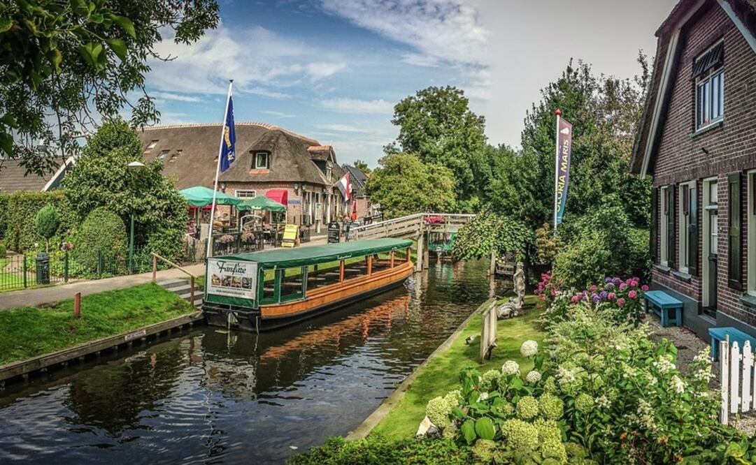 Giethoorn es una ciudad holandesa en la que ver autos no es común (Foto: cortesía de Pixabay) 