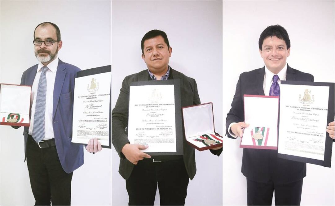 Salvador Frausto, coordinador de Periodismo de Investigación, recibió el premio por Tema de Interés Social; Julio Aguilar, por el suplemento cultural 'Confabulario', y Fernando Ramírez, en la categoría de Fotografía Diaria (ALEJANDRA LEYVA. EL UNIVERSAL)