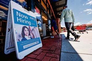 Desempleo en Estados Unidos sube a 4.6% en noviembre, el más alto desde 2021