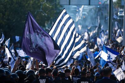 Afición de Rayados calienta el partido con cántico contra River Plate; "Pobrecitos que se fueron a la B" 