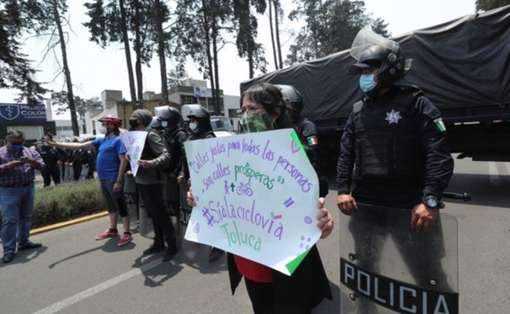 Ciclistas protestan por retiro de ciclovía en Toluca