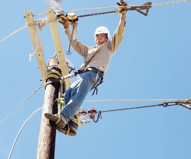 La reforma en materia energética del Presidente, según él, busca fortalecer a la Comisión Federal de Electricidad. Archivo EL UNIVERSAL