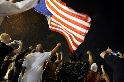 Reportan disparos durante marcha en Ferguson