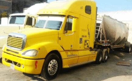 Recuperan tráiler con 20 toneladas de óxido de plomo en Querétaro 