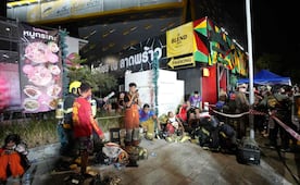 Fuego consume bar en Bangkok; tragedia deja al menos 27 muertos