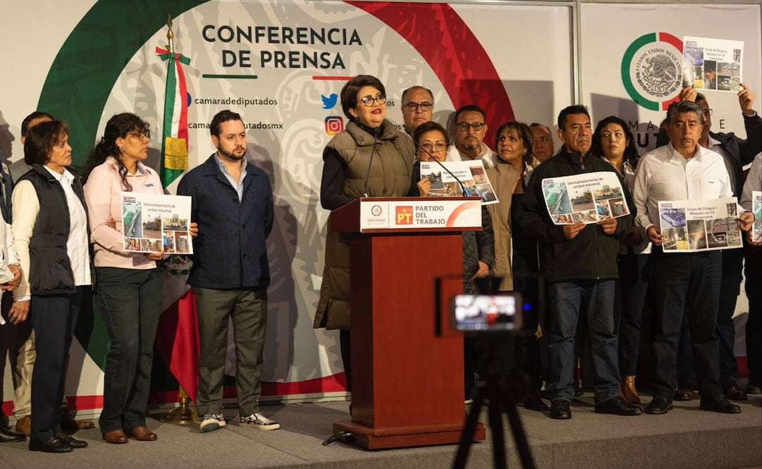 Diputada Magdalena Nuñez Monreal del PT, en compañía de un grupo de cooperativistas  denunciaron la ausencia de un estado de derecho para recuperar planta cementera / Foto: Especial