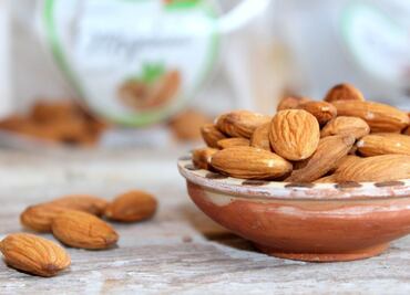 ¿Qué le pasa a tu cuerpo si consumes almendras todos los días?