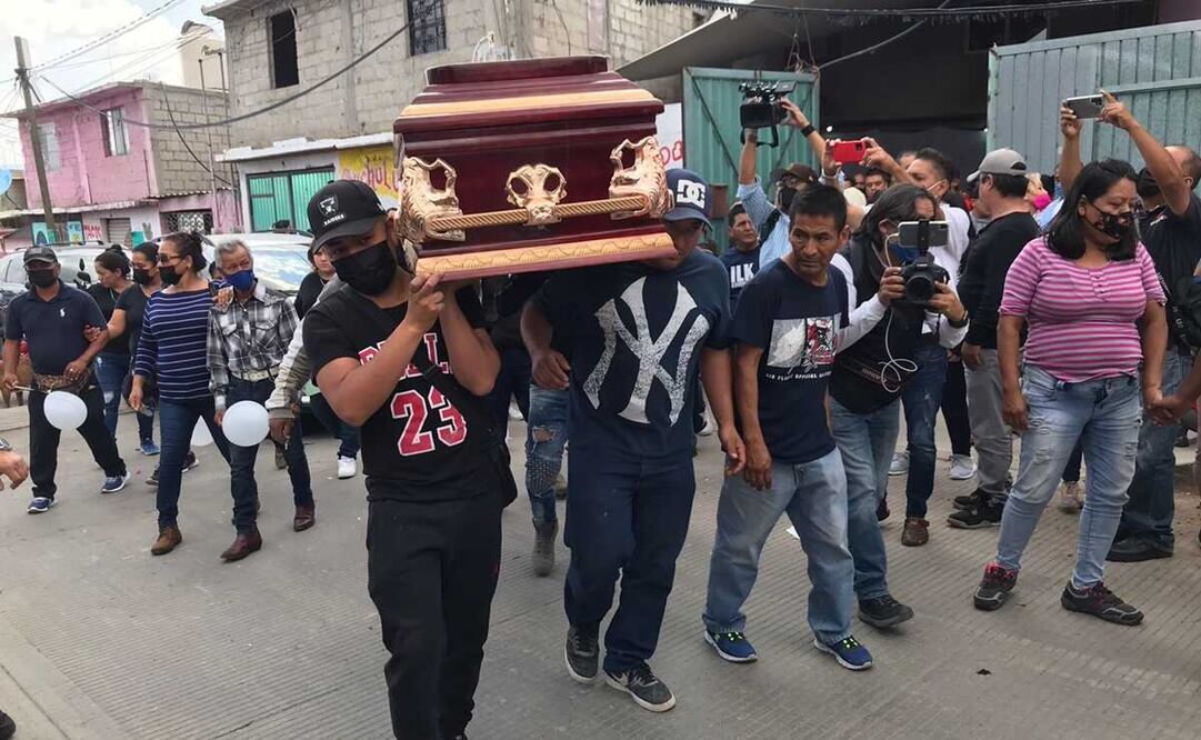El féretro salió de la casa de su hermana Daniela, dpnde fue velada. Foto: Emilio Fernández / EL UNIVERSAL 