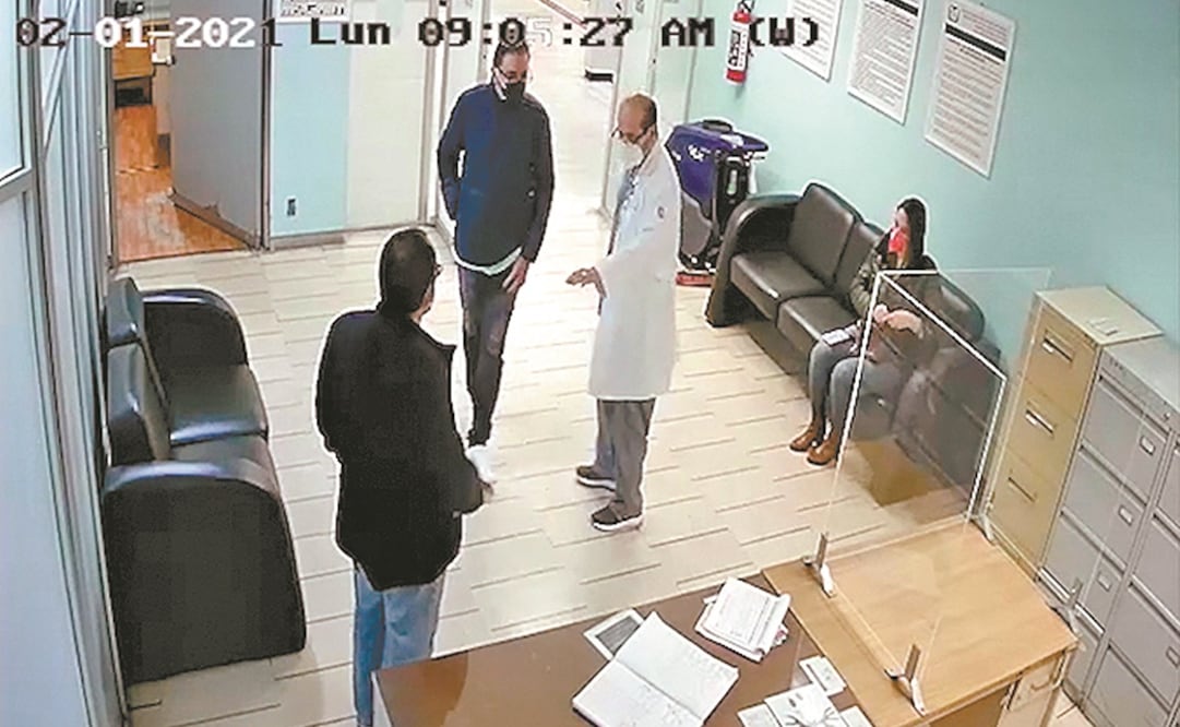 Los trabajadores del IMSS aseguraron que el 1 de febrero Rosas Peñas vacunó a su hijo. Foto: ARCHIVO EL UNIVERSAL