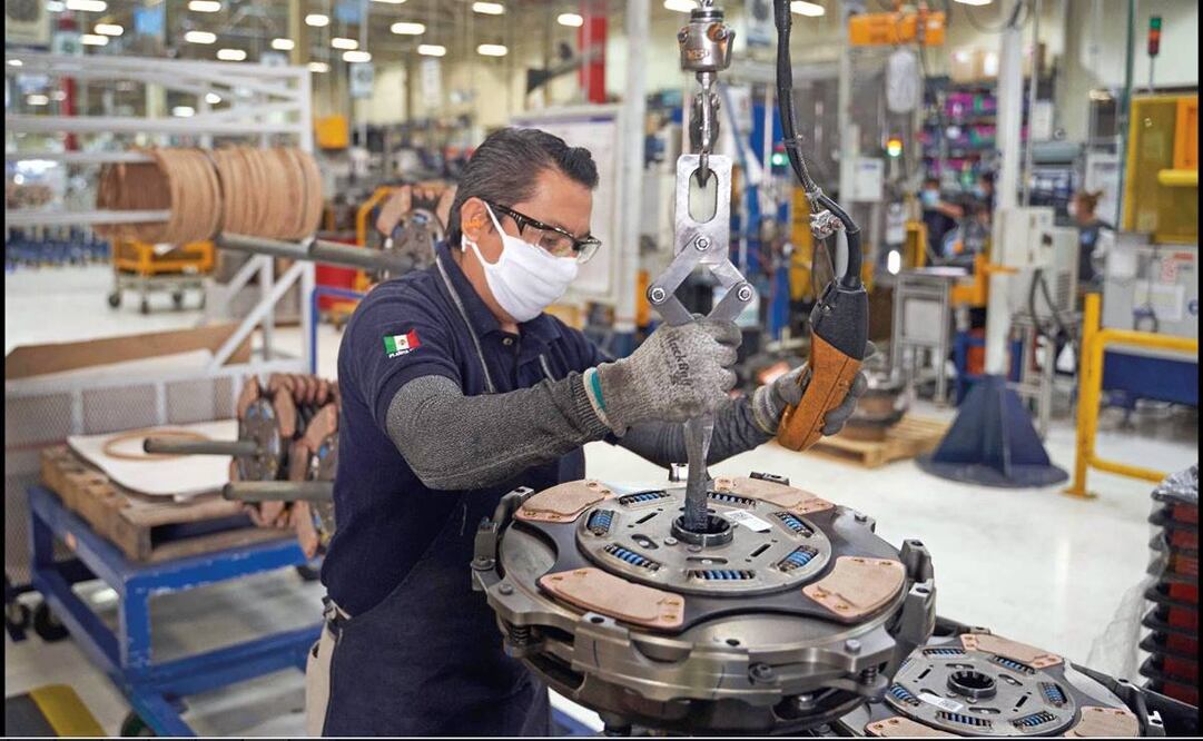 La exportación de vehículos se situó en 166 mil 878 unidades, un aumento de 18.4% con respecto a 2021, indican cifras de la Asociación Nacional de Productores de Autobuses, Camiones y Tractocamiones. Foto: Archivo/ EL UNIVERSAL