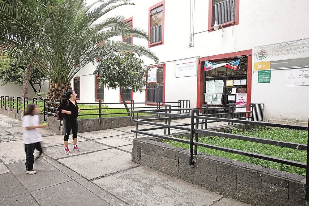 Del total de niños enfermos, 12 fueron recogidos por sus padres del internado, para darles atención médica particular y el resto permaneció en vigilancia en el centro educativo, que cuenta con servicio médico. Foto Valente Rosas/EL UNIVERSAL