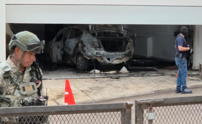 Nueva escalada de violencia en Culiacán; balean casa, embisten portón de otra e incendian autos