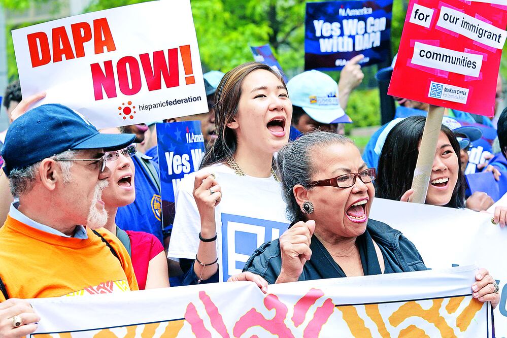 Manifestantes corean eslóganes durante el Día Nacional de Acción, en Nueva York, para exigir medidas promigrantes al gobierno (MARY ALTAFFER / AP)