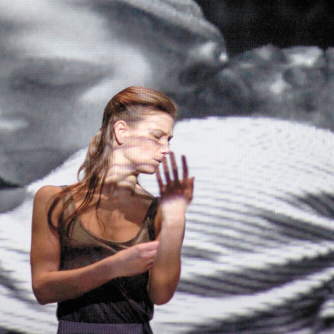 El performance Everywhen, de la artista Mária Júdová, será parte del programa. CORTESÍA CULTURAUNAM