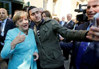 Refugiado sirio que se tomó selfie con Merkel pierde juicio contra Facebook