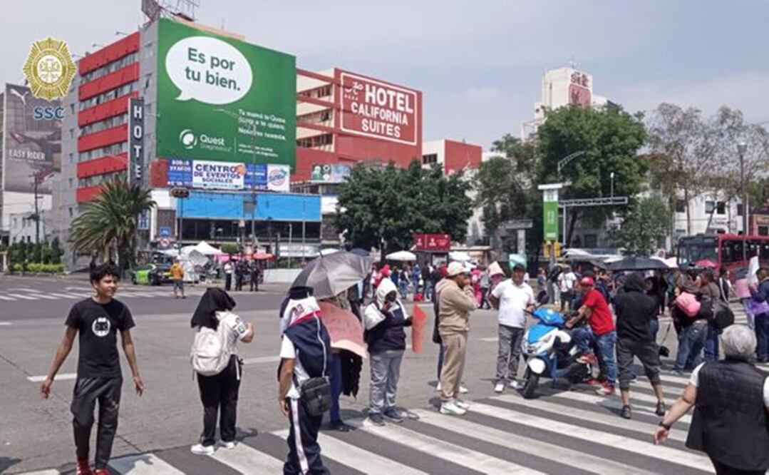 Al lugar arribaron personas de Tránsito quienes coordinaron la circulación vehicular y el servicio de la Línea 3 del Metrobús se vio suspendido por varias horas. Foto: Secretaría de Seguridad Ciudadana