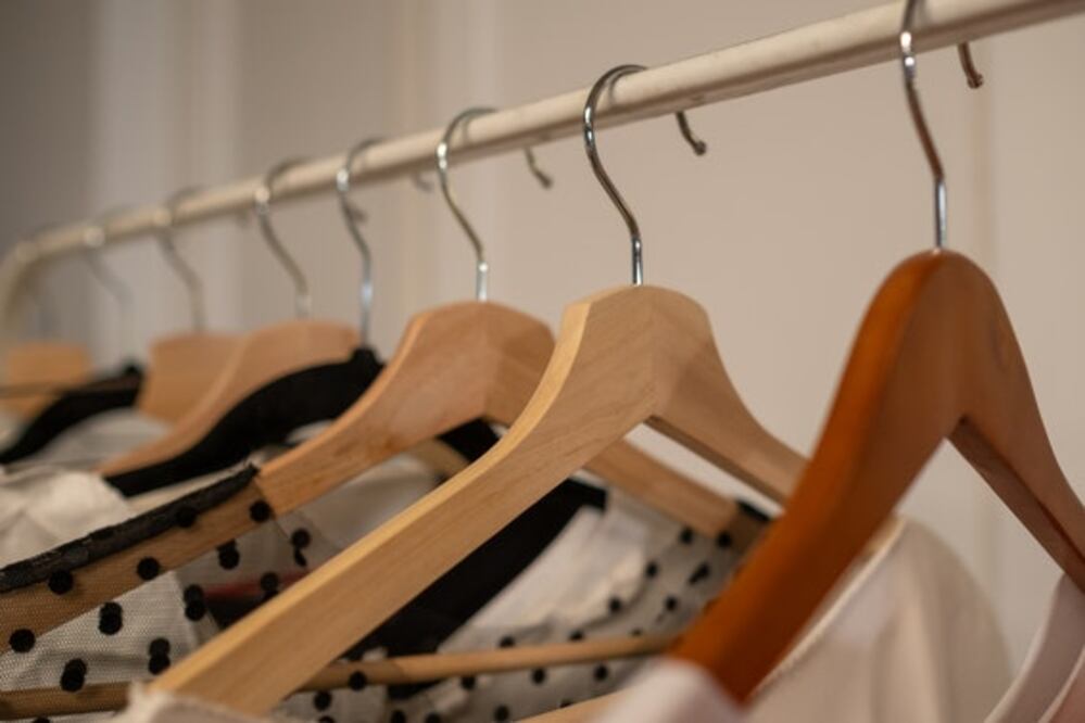 La apuesta por reducir el impacto en el medio ambiente por el consumo de moda rápida llega a México con la primera tienda física de ropa de segunda mano, por parte de la firma GoTrendier en Liverpool Polanco.