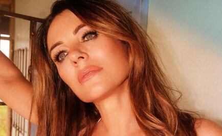 Elizabeth Hurley enciende las redes con vestido corte sirena y sensual escote