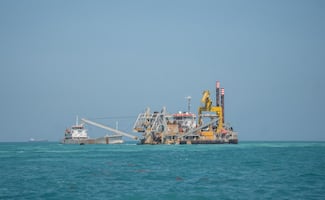 Etapa 1 del dragado del Puerto de Progreso lleva avance del 90%; será la puerta marítima de Yucatán, afirma gobernador