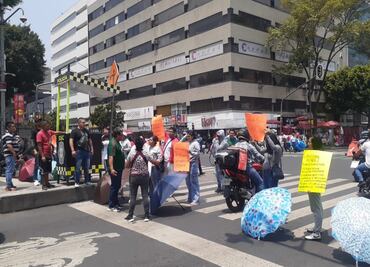 Comerciantes mazahuas realizan bloqueos simultáneos en el Centro Histórico; exigen espacios para vender en la vía pública