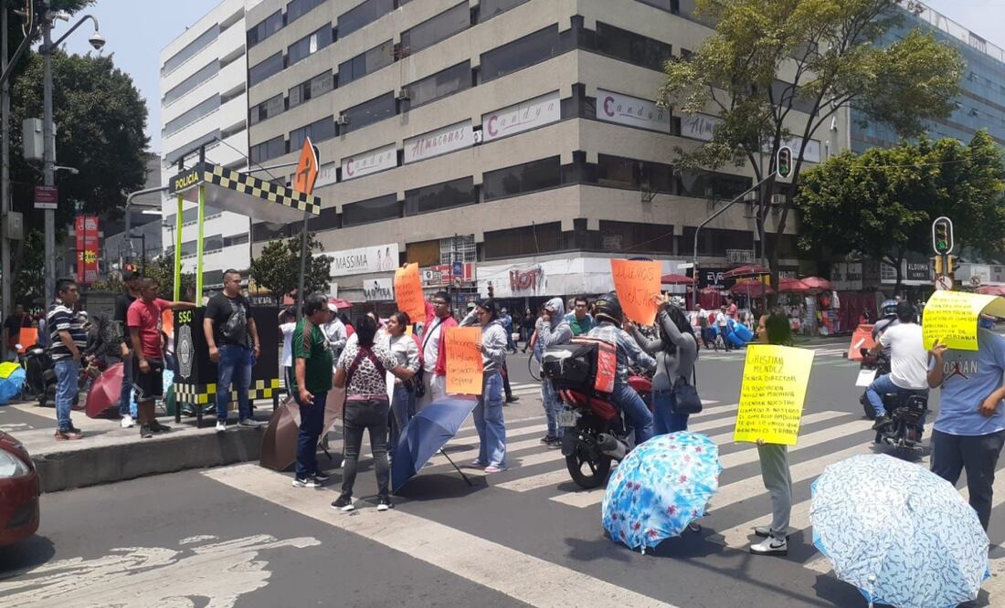 Bloquean comerciantes mazahuas el Centro Histórico; exigen espacios para vender en la vía pública. Foto: Especial