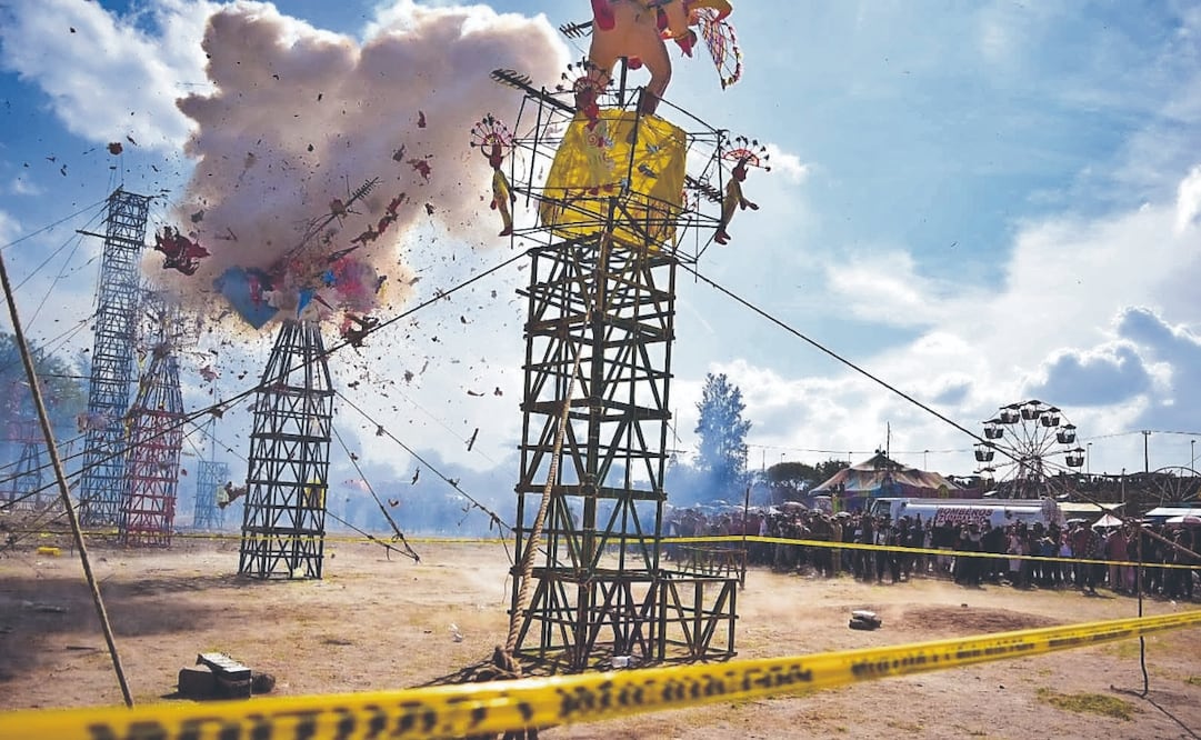Los artificios de uso profesional, explicó, son los cohetones, así como bombas, castillos, piromusicales, voladoras y candelas. Foto: Especial