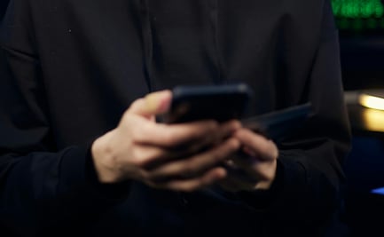 Sorprenden a sujeto grabando ropa interior de mujeres durante festejos de Día del Niño en Yucatán; es confrontado y detenido