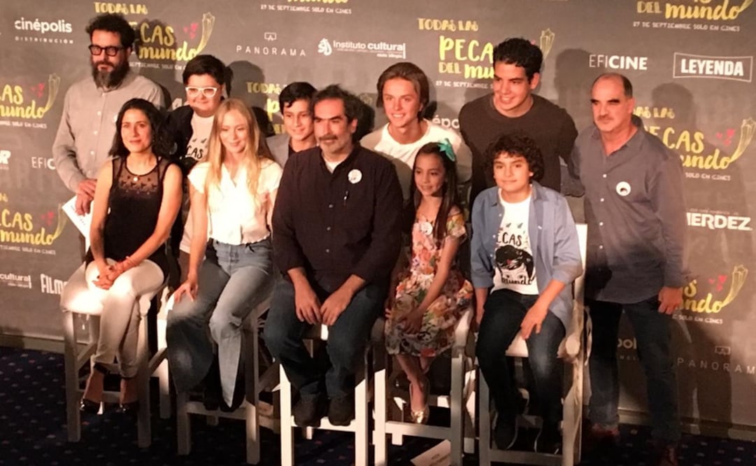 Loreto Peralta y Luis de la Rosa tardaron media hora en colocar un casette en un estereo de auto. Foto: César Huerta