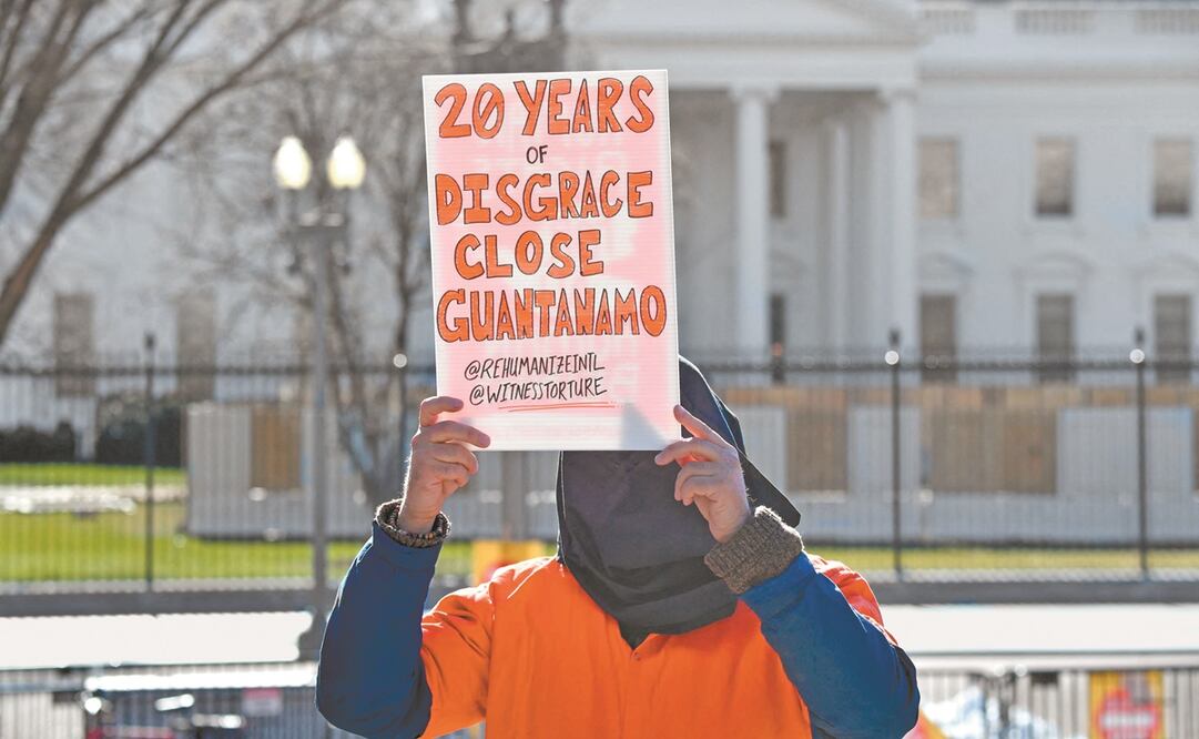 Durante una protesta frente a la Casa Blanca, manifestantes exigieron el cierre de la prisión estadounidense en Guantánamo, Cuba. Foto: Nicolás Kamm/ AFP