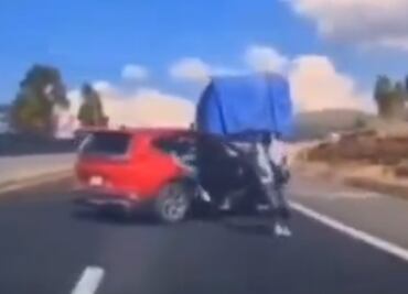 VIDEO Familia vive momento de terror en carretera Texcoco-Calpulalpan; logran escapar de un intento de asalto