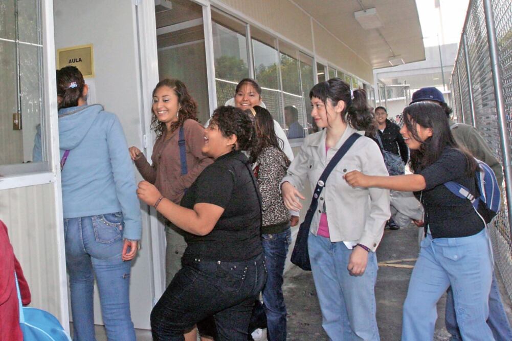 De los 2 mil 445 municipios que existen en el país, sólo 681 cuentan con educación superior presencial (ARCHIVO EL UNIVERSAL)