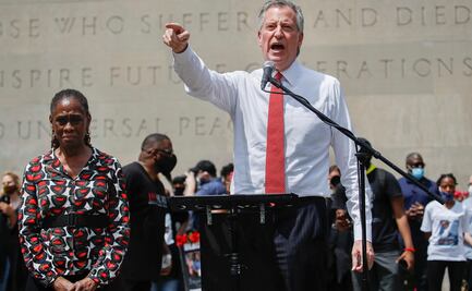 Abuchean a alcalde Nueva York en homenaje a George Floyd