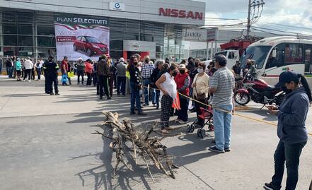 Vecinos en Ecatepec bloquean la avenida 30-30 por falta de agua