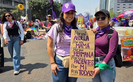Entre consignas y pancartas; mujeres alzan la voz contra la violencia en el 8M