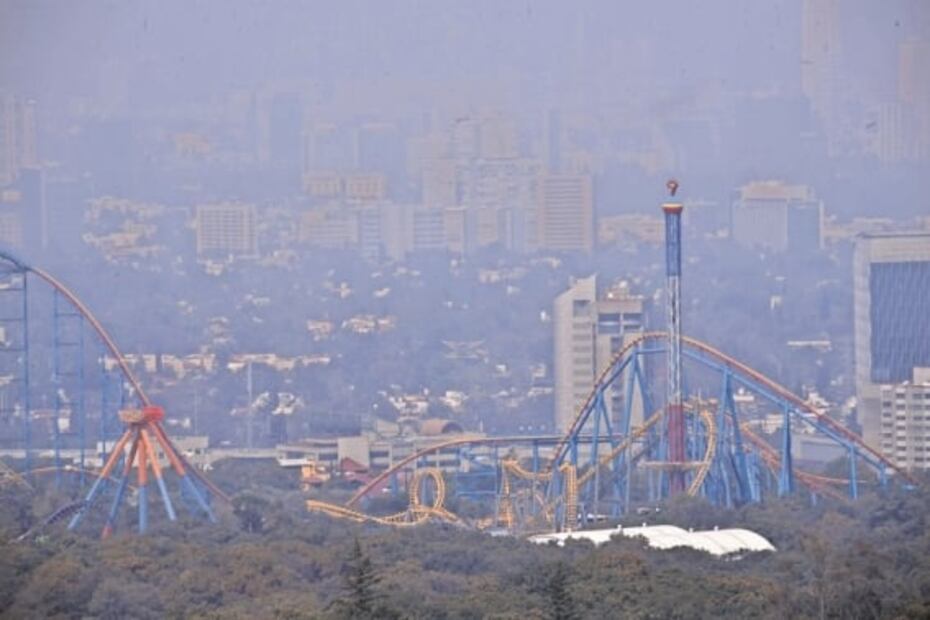 Pese a contaminación, llenan calles en CDMX