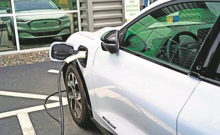 Industria automotriz sugiere utilizar todas las tecnologías para avanzar hacia la electromovilidad