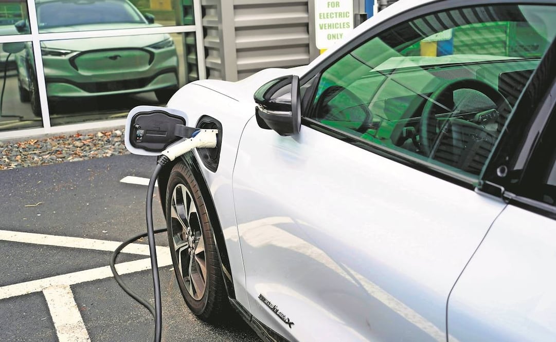 Para solucionar el problema de las emisiones de CO2, una opción es utilizar todas las tecnologías en el mercado como vehículos híbridos, híbridos eléctricos conectables y vehículos de baterías eléctricas, además de vehículos de hidrógeno. Foto: Archivo/ EL UNIVERSAL